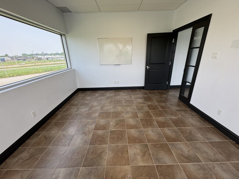 More Photos Of 6100-6140 Rue Christophe-Pelissier, Trois-Rivières Office For Lease