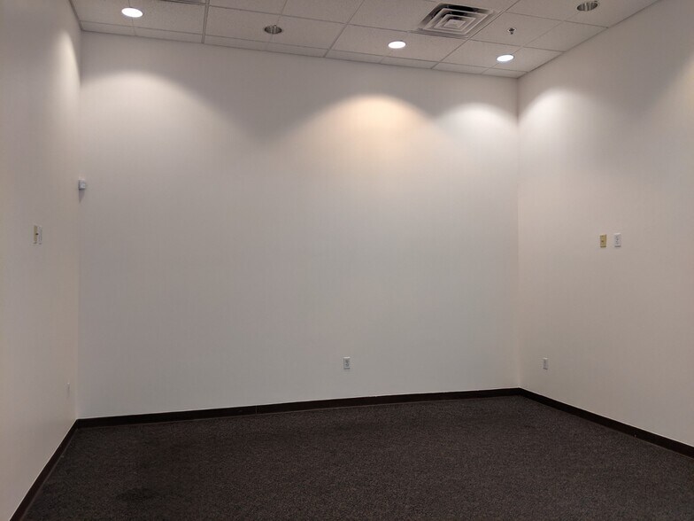 More Photos Of 15405 N 99th Ave, Sun City Medical For Lease