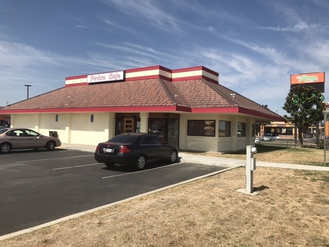 More Photos Of 2351-2445 Highway 46, Wasco General Retail For Lease
