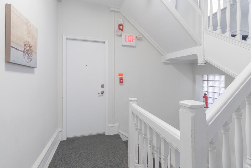 More Photos Of 2020 Locust St, Philadelphia Apartments For Sale