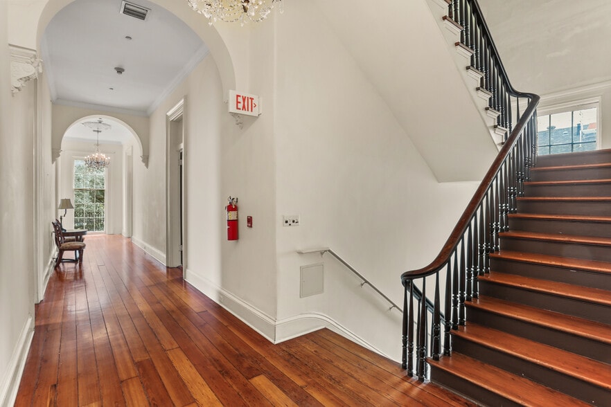 More Photos Of 2111 Dauphine St, New Orleans Hotel For Sale