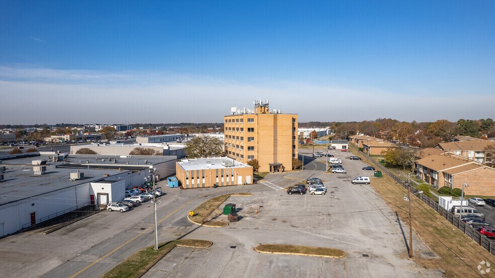 More Photos Of 5900 E Virginia Beach Blvd, Norfolk Office For Lease