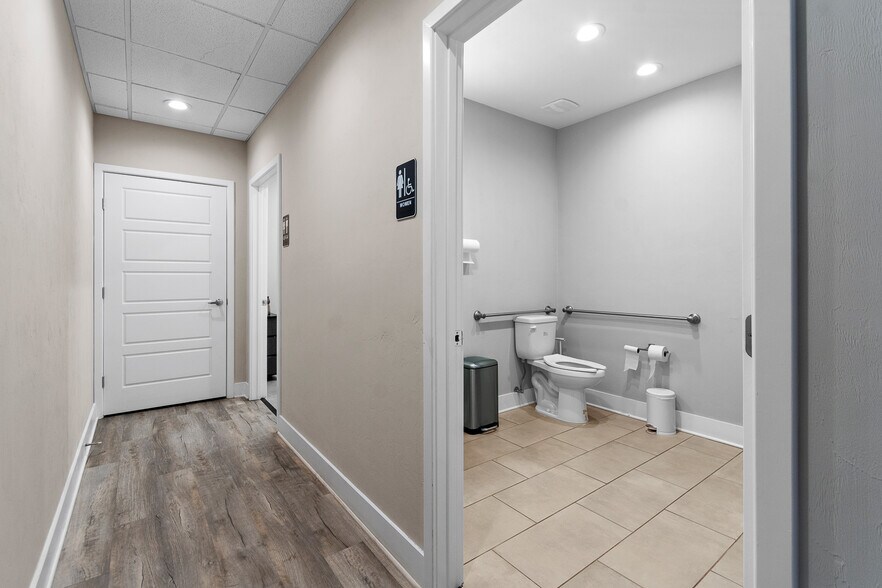 More Photos Of 2720 NW 6th St, Gainesville Medical For Lease