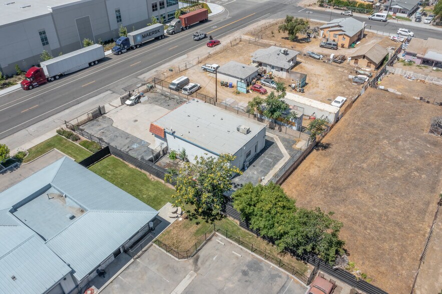More Photos Of 2436 5th St, Highland Warehouse For Sale