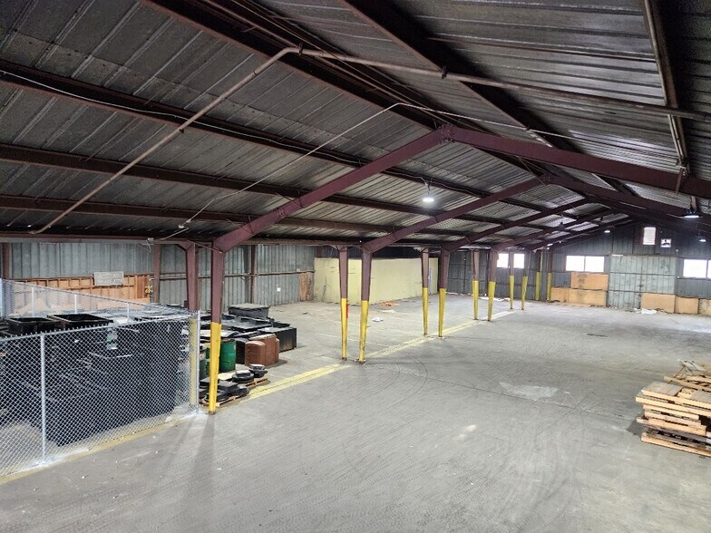More Photos Of 237 W Liddell St, Charlotte Warehouse For Lease