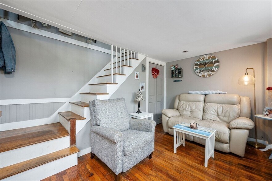 More Photos Of 37 School St, Hyannis Apartments For Sale