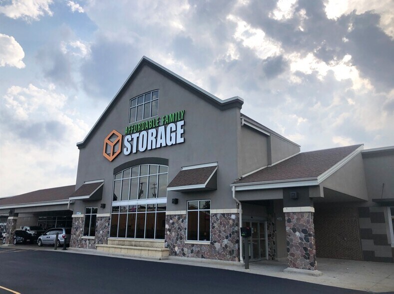 More Photos Of 5801-5885 S Packard Ave, Cudahy Unknown For Lease