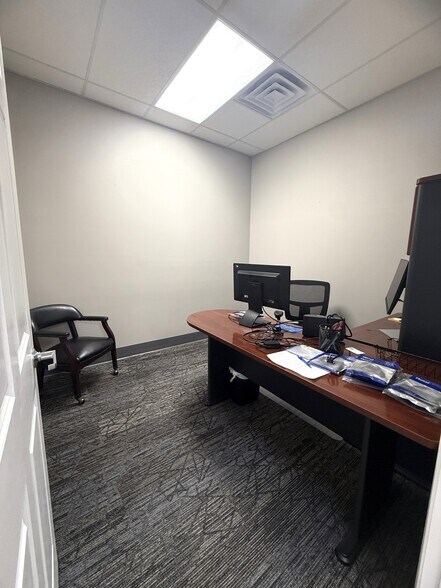 More Photos Of 125 Winchester Dr, Sedalia Office For Lease
