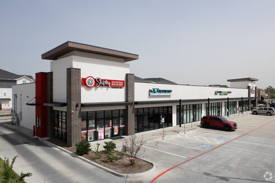 More Photos Of 10521 N Sam Houston Pky E, Humble Storefront For Lease