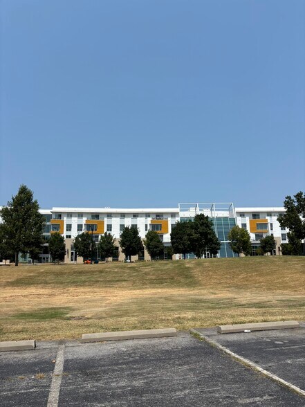 More Photos Of 1401 NE John Deshields Blvd, Bentonville Apartments For Lease
