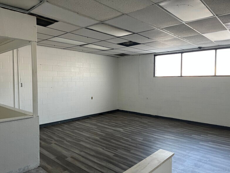 More Photos Of 6612 Arlington Expy, Jacksonville Schools For Lease
