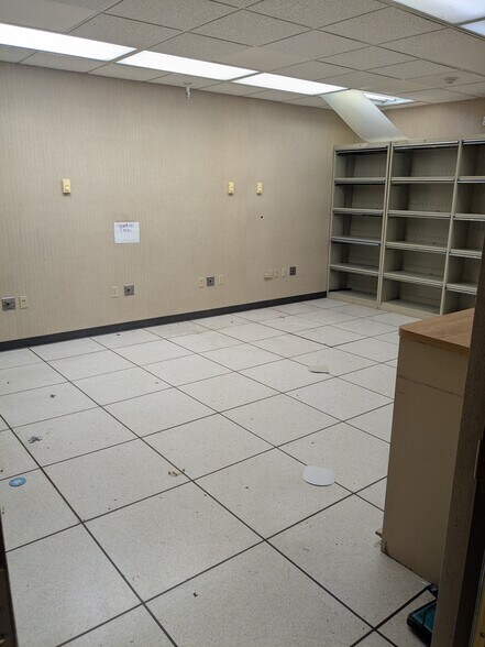 More Photos Of 2526 Bypass Rd, Elkhart Office For Lease