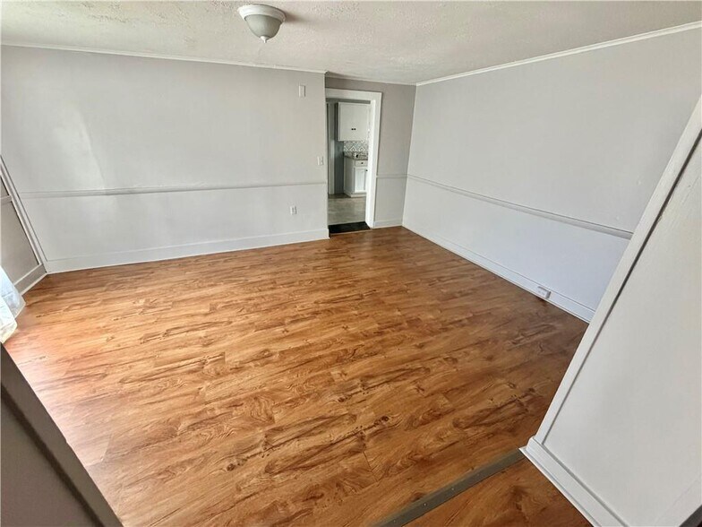 More Photos Of 35 Eaton Ave, Norwich Apartments For Sale