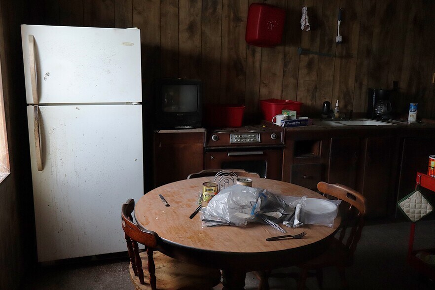 More Photos Of 1530 Parker Ln, Enterprise Warehouse For Lease