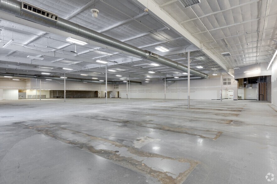 More Photos Of 5130 W Peoria Ave, Glendale General Retail For Sale