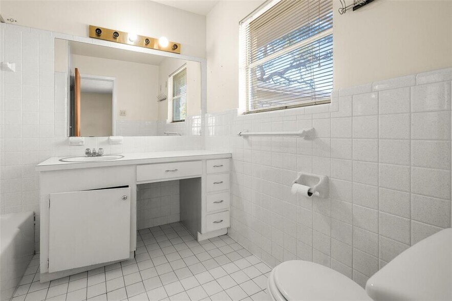 More Photos Of 24503 Ranch Road 12, Dripping Springs Office For Sale