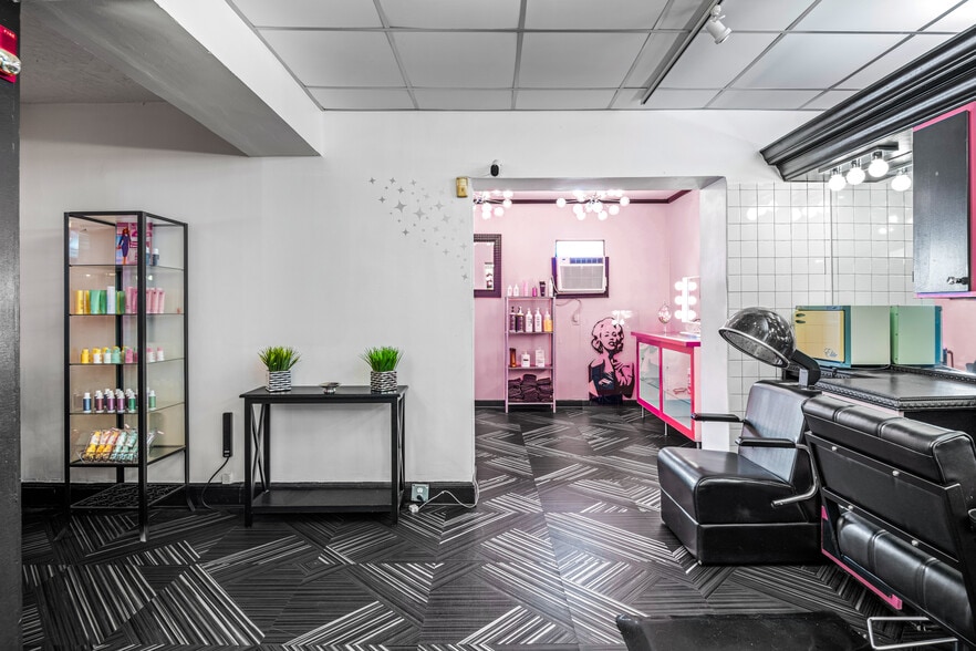 More Photos Of 10 S Crenshaw Ave, Richmond Freestanding For Lease