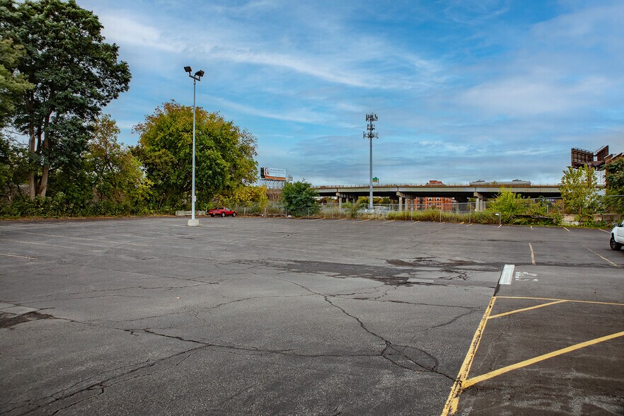 More Photos Of 120 Erie Blvd, Schenectady Bank For Lease