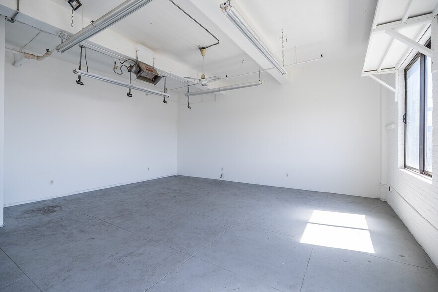 More Photos Of 98 4th St, Brooklyn Light Manufacturing For Lease