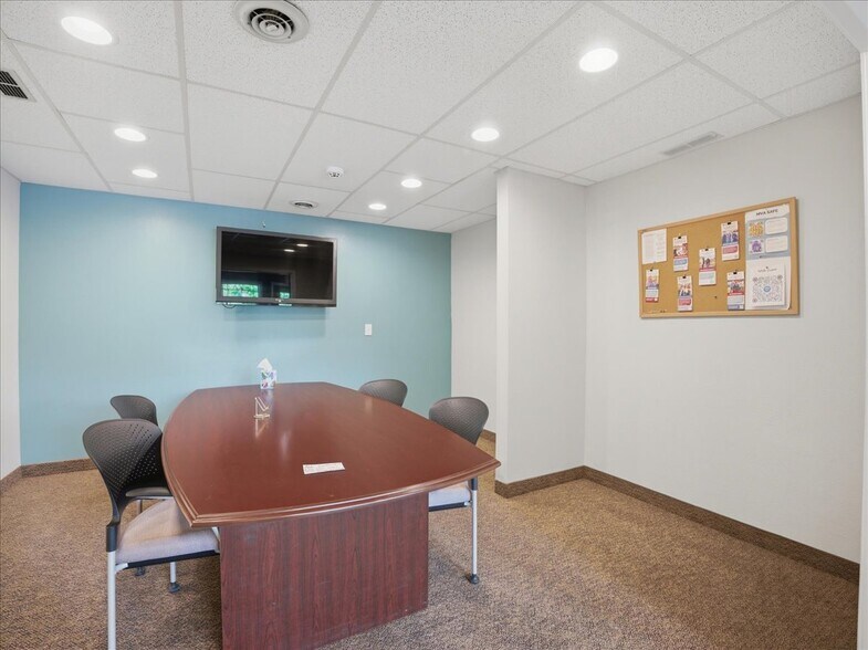 More Photos Of 950-960 Uglow Ave SE, Dallas Medical For Sale