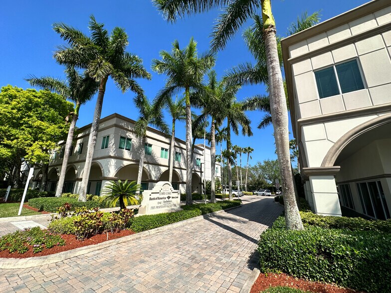 More Photos Of 11621 Kew Gardens Ave, Palm Beach Gardens Medical For Lease