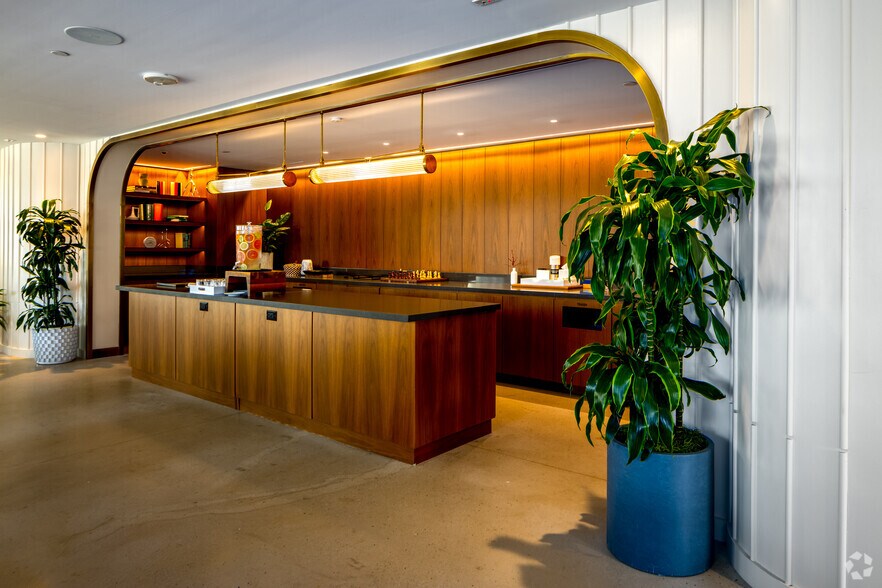More Photos Of 75 Rockefeller Plaza, New York Office For Lease