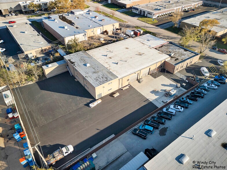More Photos Of 1025 Industrial Dr, Bensenville Warehouse For Lease