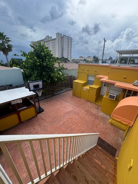 More Photos Of 300 Georgia St, Hollywood Apartments For Sale