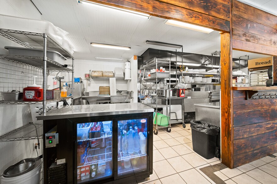 More Photos Of 7439 Frontier St, Pemberton Restaurant For Sale