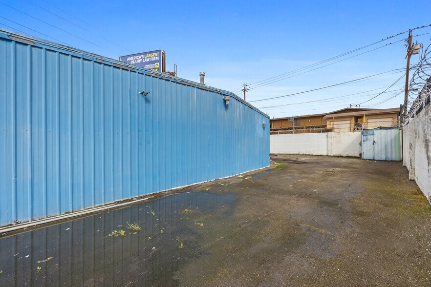 More Photos Of 2000 Union Ave, Bakersfield Auto Repair For Sale