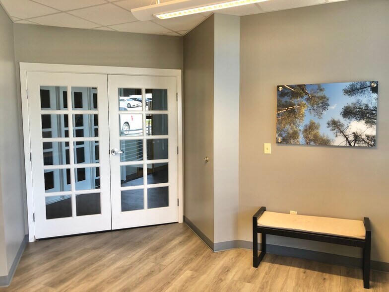 More Photos Of 9140 Ward Pky, Kansas City Office For Lease