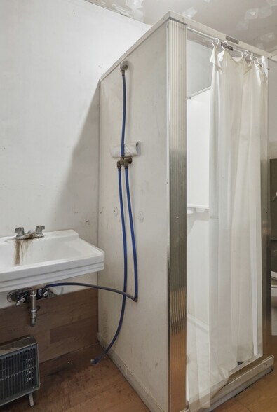 More Photos Of 401 Hodges Ave, Albany Industrial For Sale