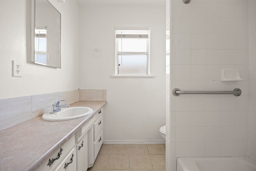 More Photos Of 11 N Dunning St, Ventura Apartments For Sale