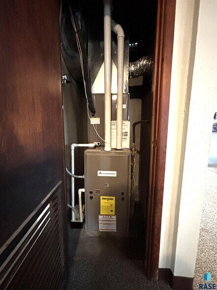 More Photos Of 118 N Broadway Ave, Miller General Retail For Sale