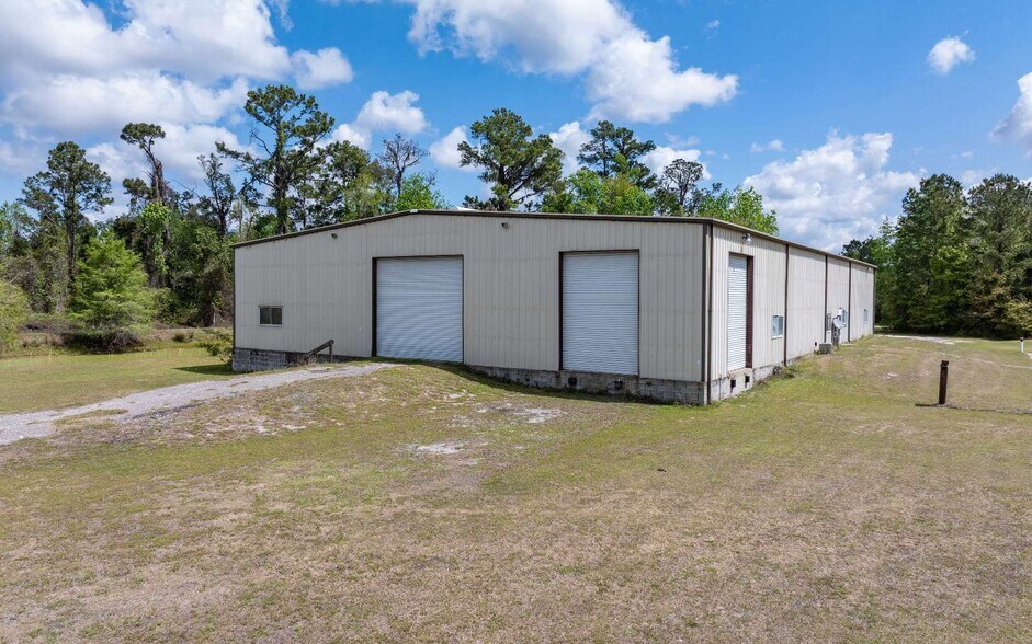 More Photos Of 6101 County Road 136, Live Oak Warehouse For Lease