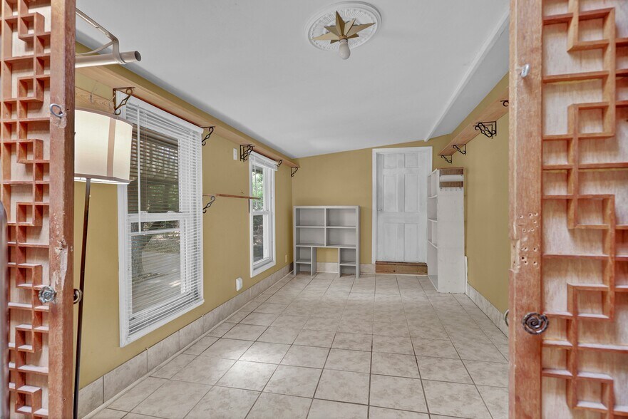 More Photos Of 4911 Oleander Dr, Wilmington General Retail For Sale