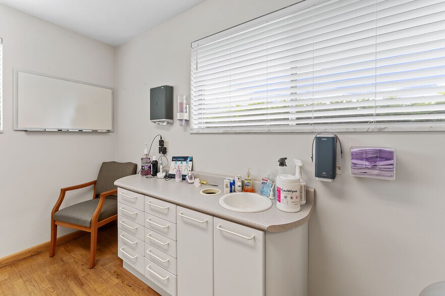 More Photos Of 711 N Pike St, Grafton Office For Sale
