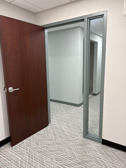 More Photos Of 4801 Quail Crest Pl, Lawrence Coworking Space