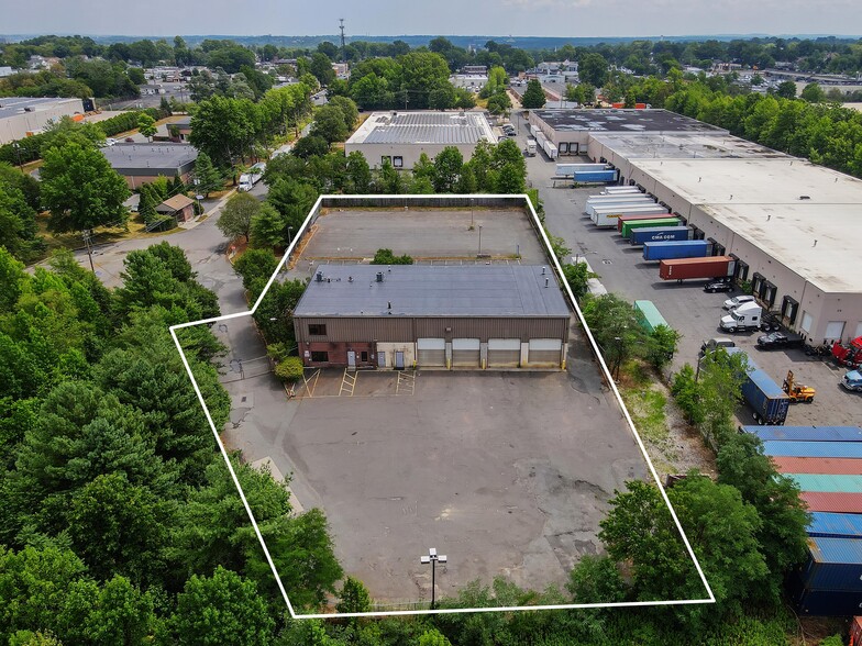More Photos Of 49 W Ferris St, East Brunswick Truck Terminal For Lease
