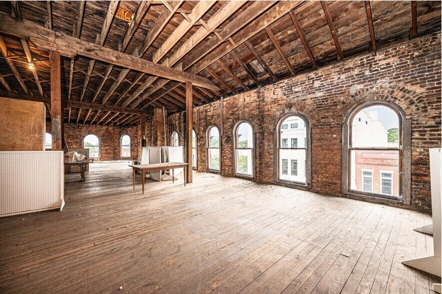 More Photos Of 812 West Ave, Lenoir Storefront Retail Office For Sale