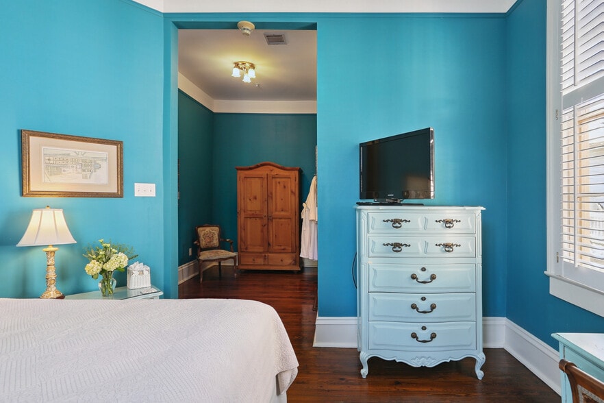 More Photos Of 4117 Perrier St, New Orleans Hotel For Sale