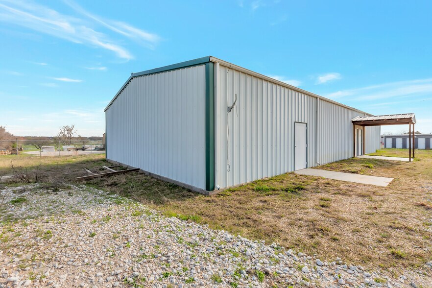 More Photos Of 1715 N FM Road 51, Springtown Flex For Sale