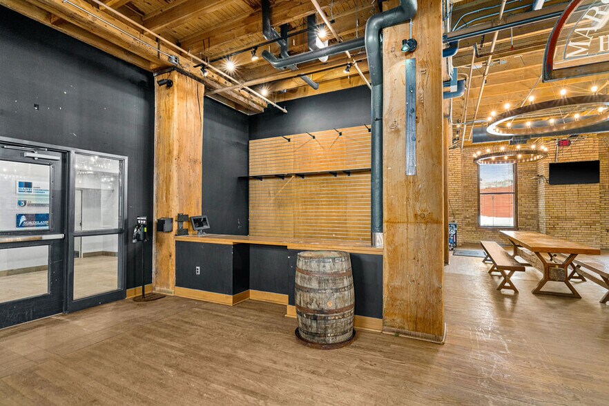 More Photos Of 325 S Lake Ave, Duluth Hotel For Lease