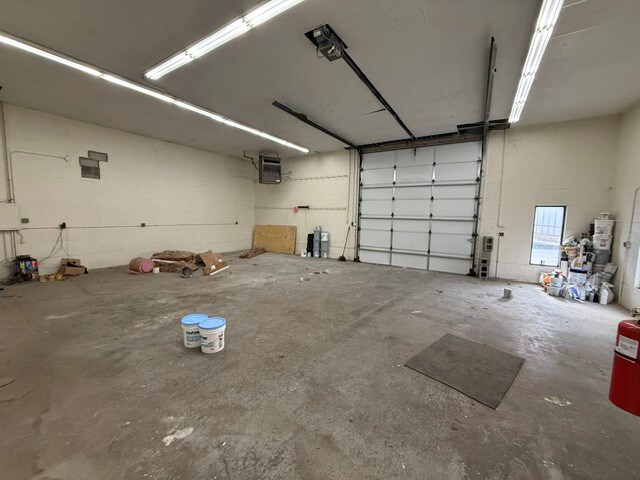 More Photos Of 3305 E Washington Blvd, Fort Wayne Warehouse For Lease
