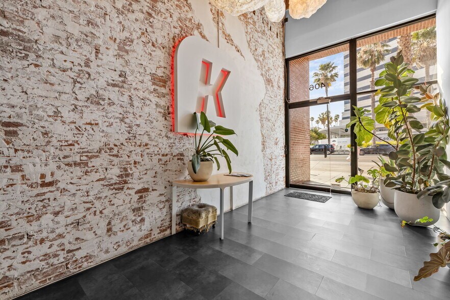More Photos Of 400-412 Wilshire Blvd, Santa Monica Loft Creative Space For Lease