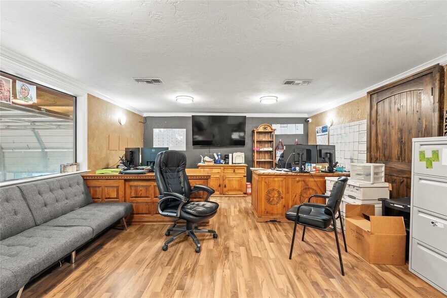 More Photos Of 600-608 FM 981, Blue Ridge Warehouse For Sale
