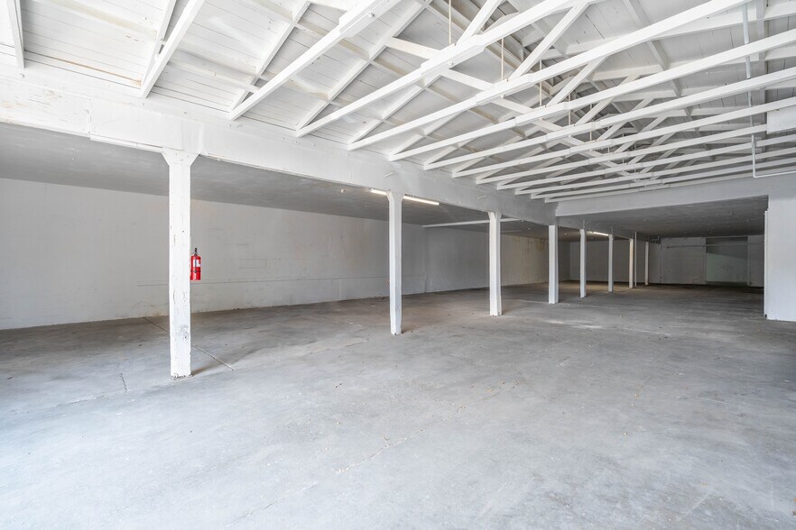 More Photos Of 425 E 58th St, Los Angeles Warehouse For Lease