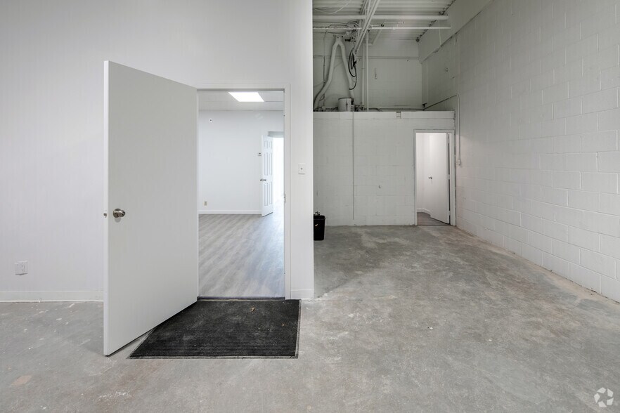 More Photos Of 1040 Martin Grove Rd, Toronto Service For Sale