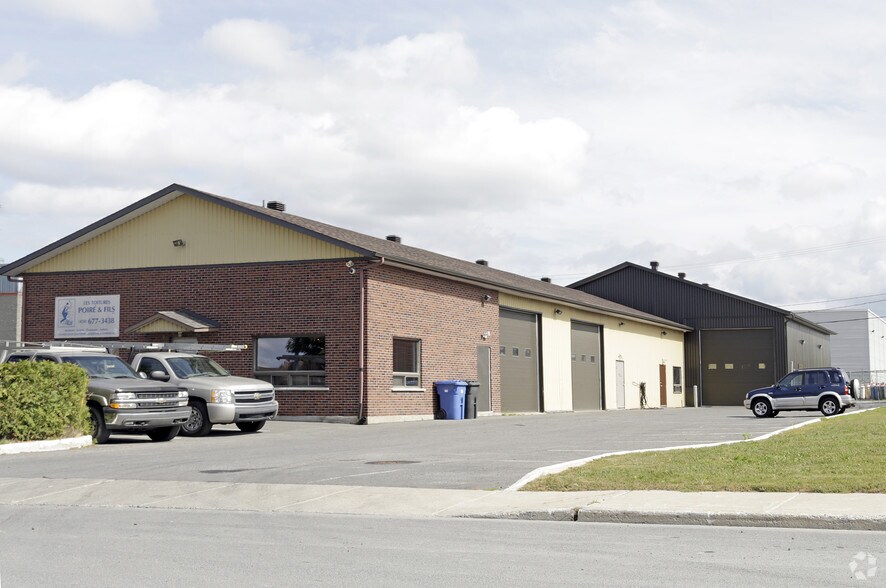Primary Photo Of 1280 Rue Labadie, Longueuil Service For Sale