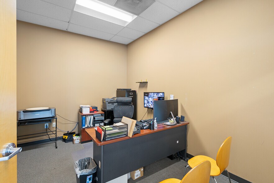 More Photos Of 5900 NE 88th St, Vancouver Distribution For Lease